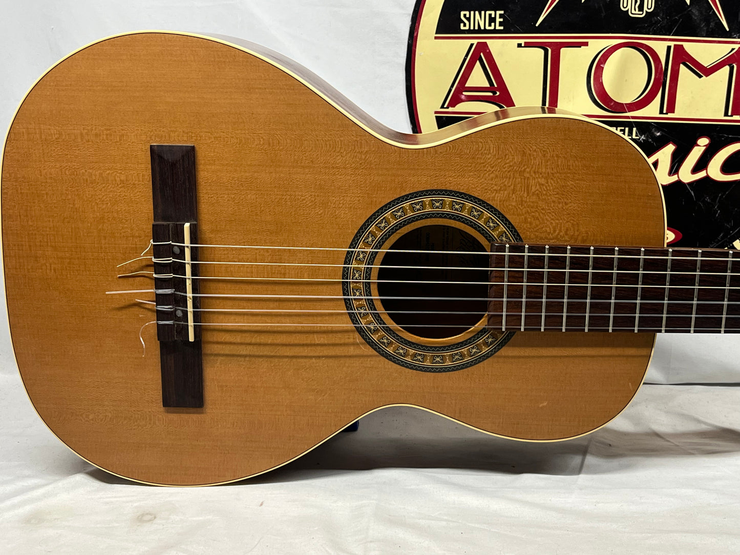 La Patrie (Godin) Motif Classical Acoustic Guitar