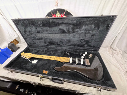 Hamer USA Daytona Guitar S-style with Case - Black / Maple neck