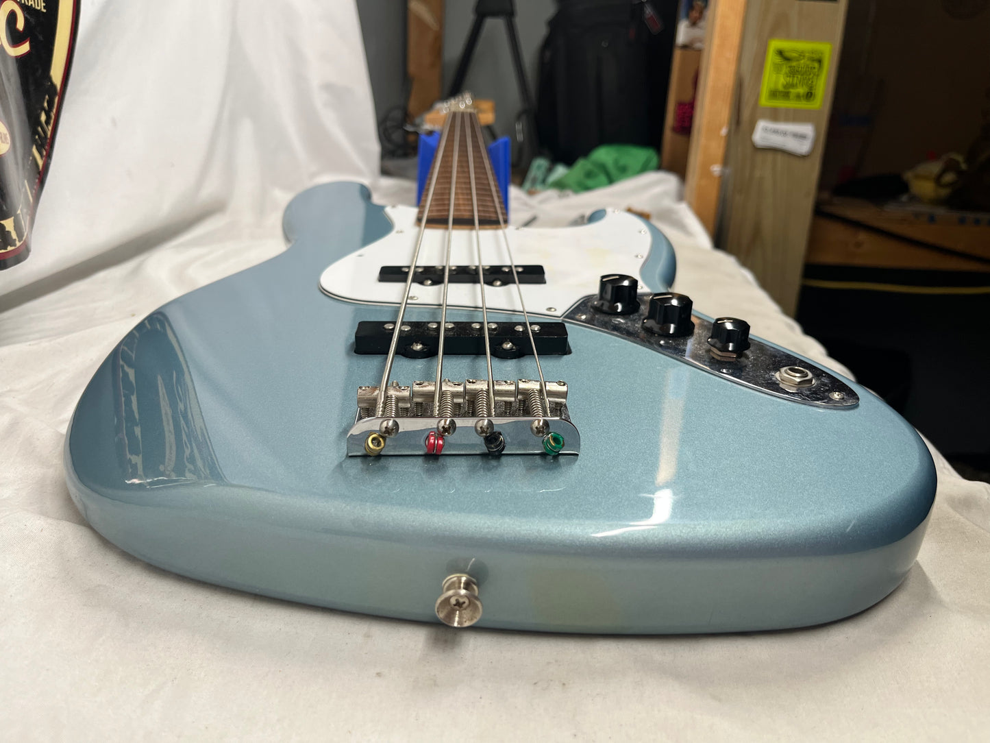 Fender Standard Fretless 4-String Electric Jazz Bass - Blue Agave