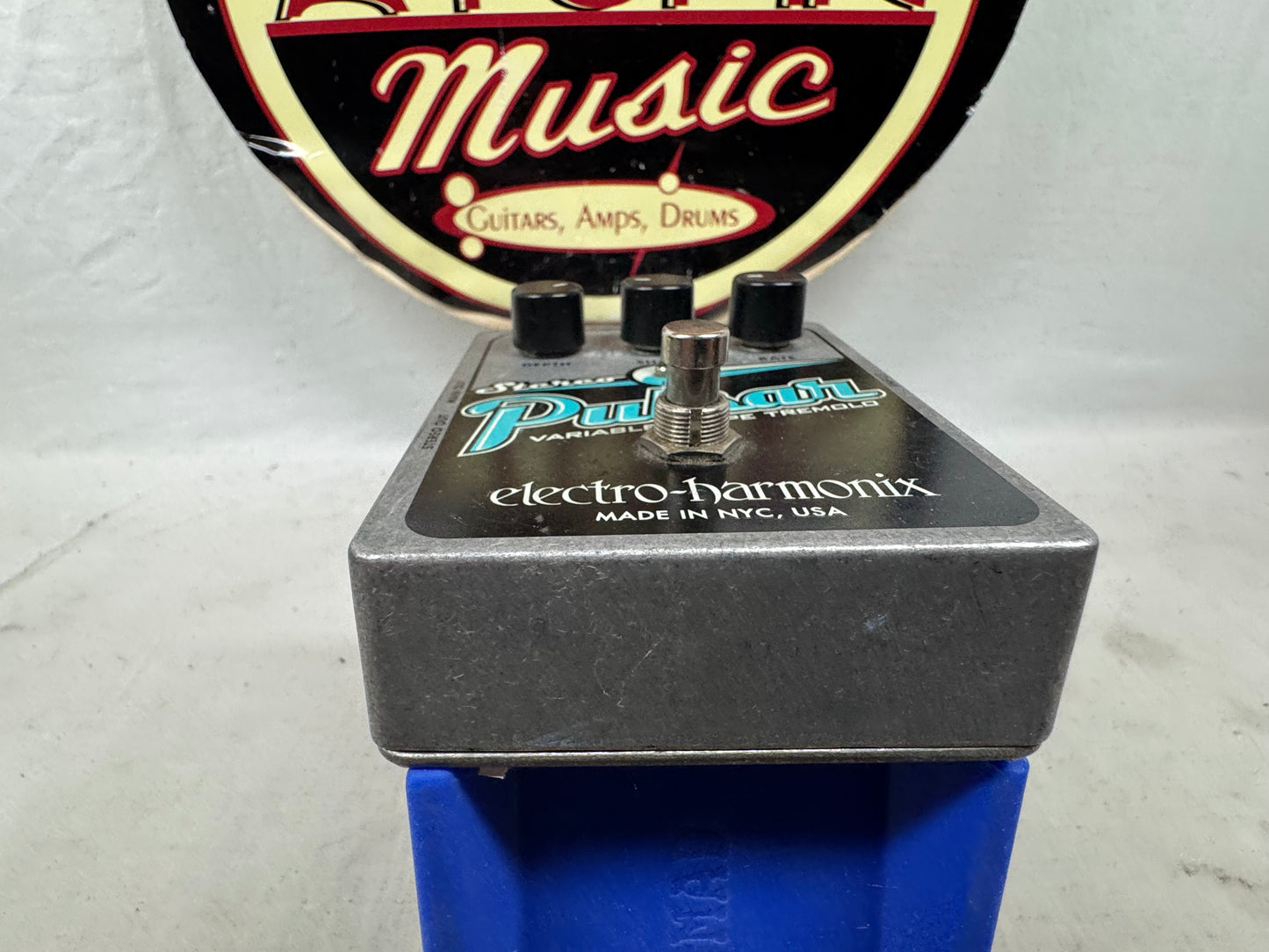 Electro-Harmonix Stereo Pulsar Variable Shape Tremolo Pedal