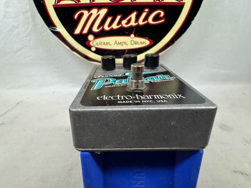 Electro-Harmonix Stereo Pulsar Variable Shape Tremolo Pedal - Image 3