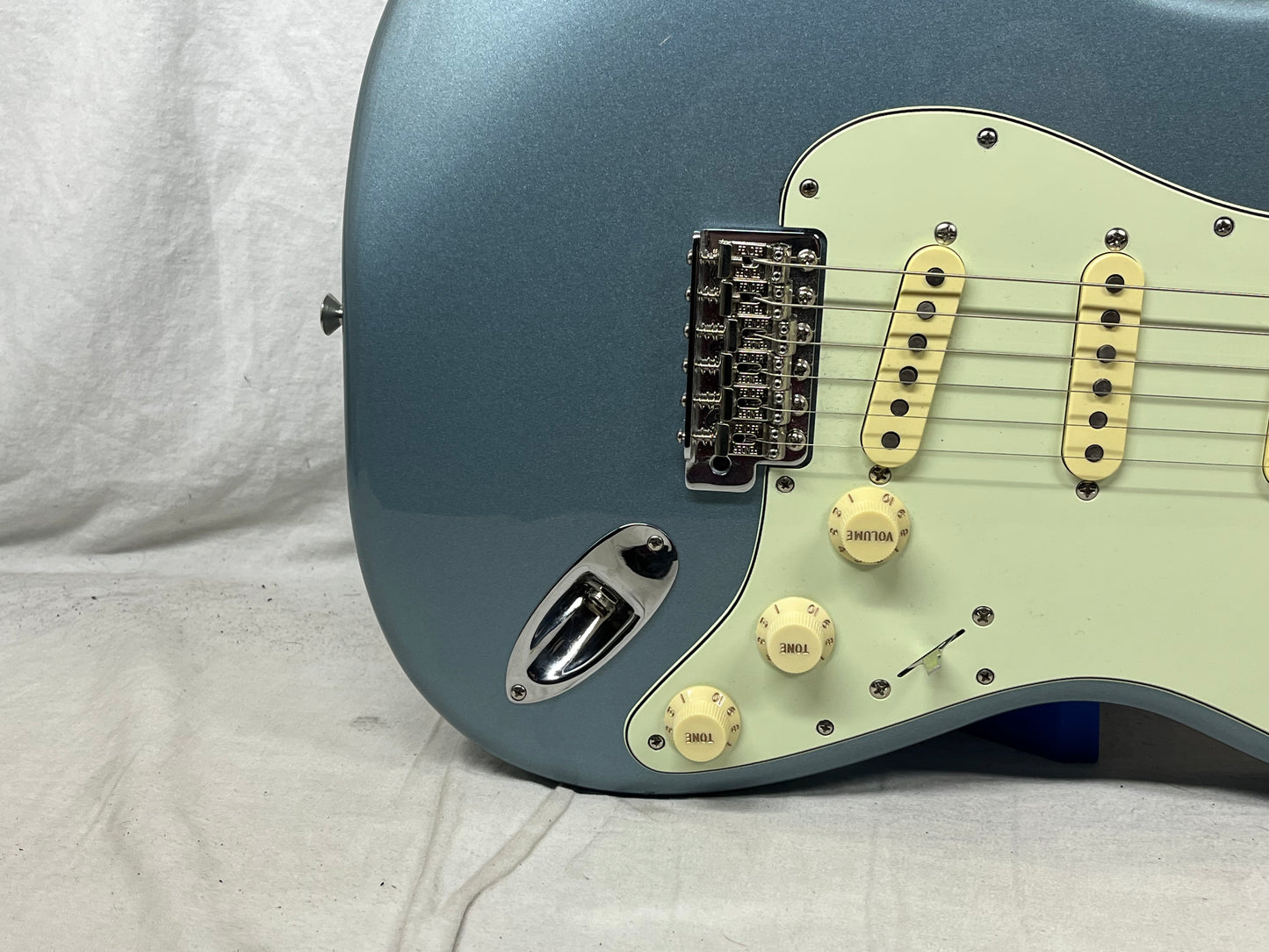 Fender Vintera '60s Stratocaster Strat Electric Guitar MIM - Made in Mexico