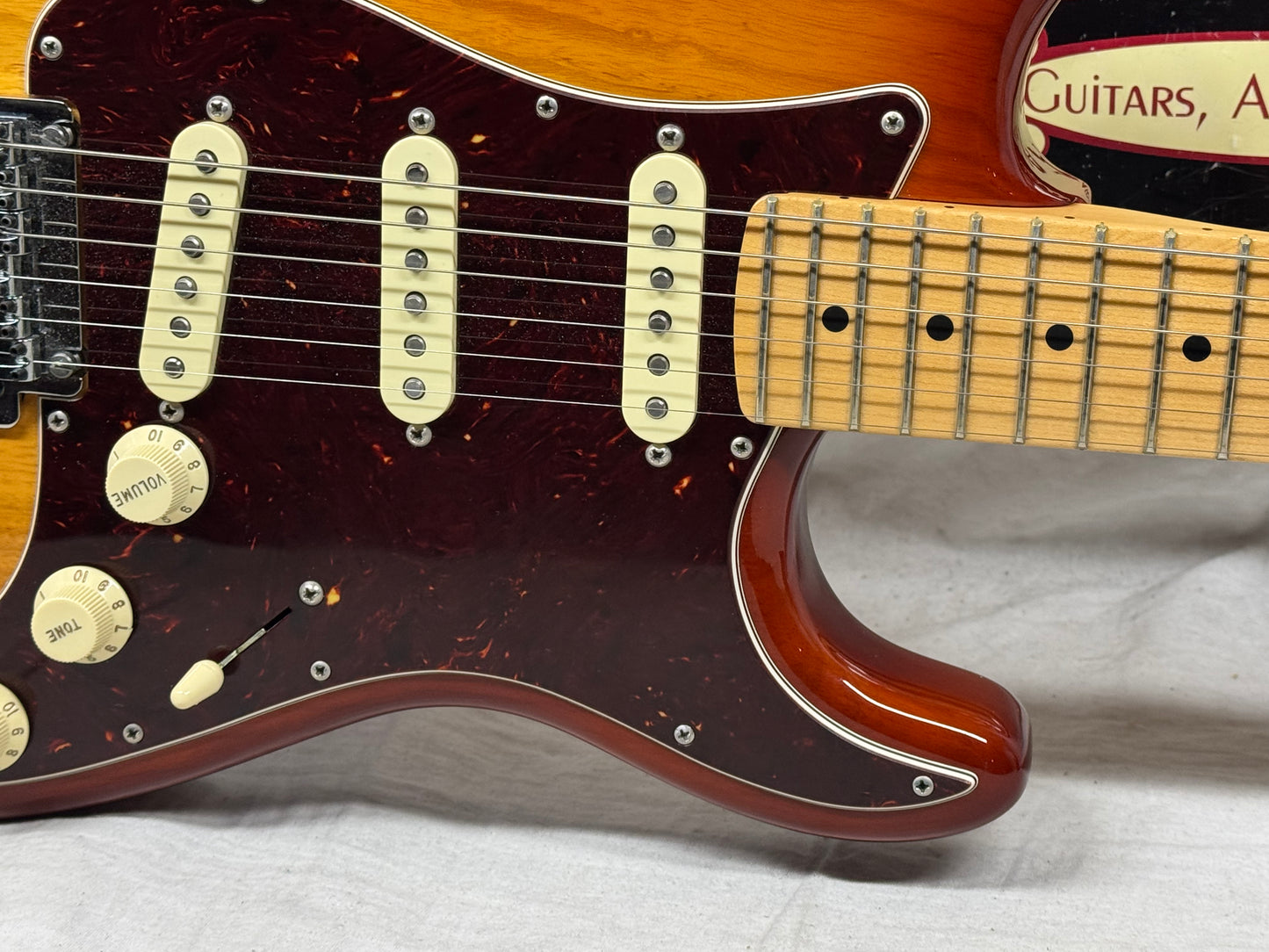 Fender American Stratocaster Guitar with Gator Case 2016 - Sienna Sunburst / Maple neck