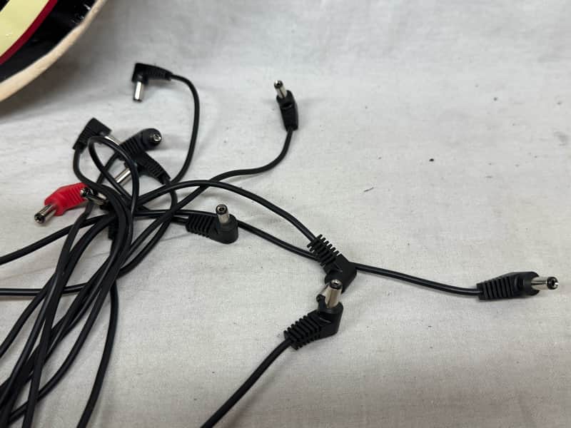 Voodoo Lab Pedal Power 3 Plus Pedal Power Supply with Cables - Image 3