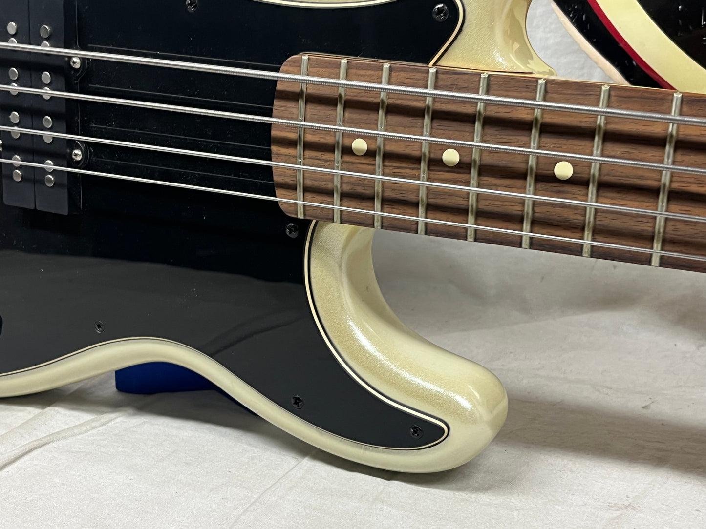 Fender Blacktop 4-String Electric Precision Bass MIM - Made in Mexico - White Chrome Pearl