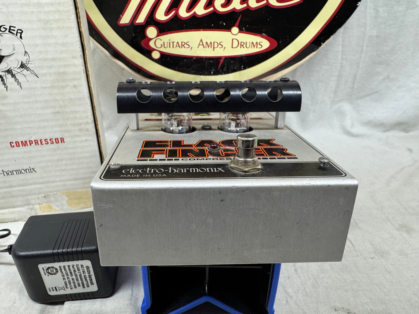 Electro-Harmonix Black Finger Tube Compressor Pedal with Power Supply + Box