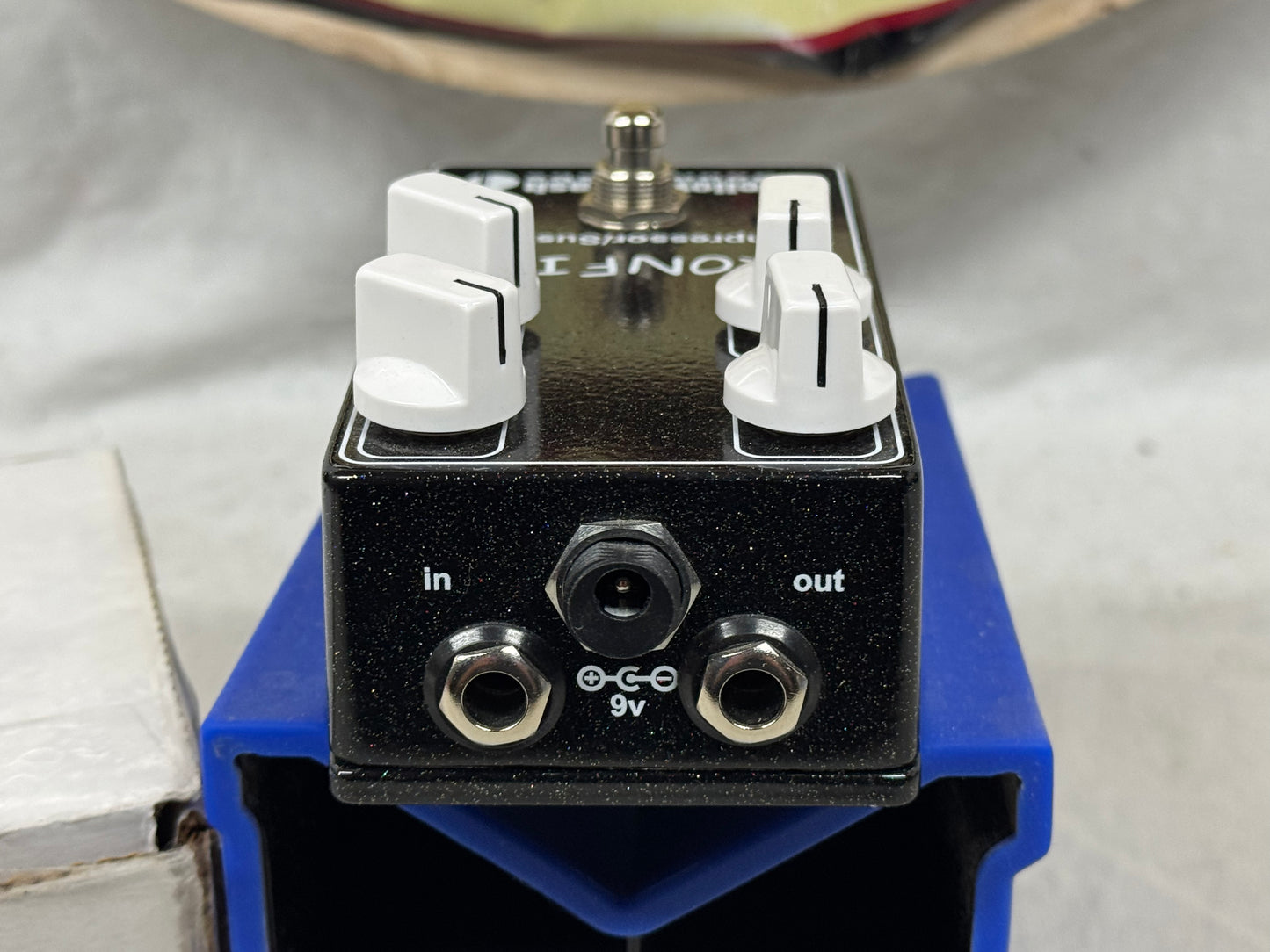 YellowSquash Sound Labs Iron Fist Compressor Sustainer Pedal with Box