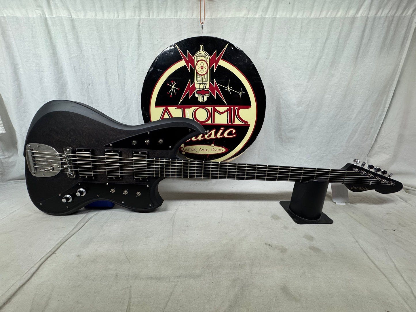 Dunable Yeti Bass VI 6-string Bass Guitar with Case