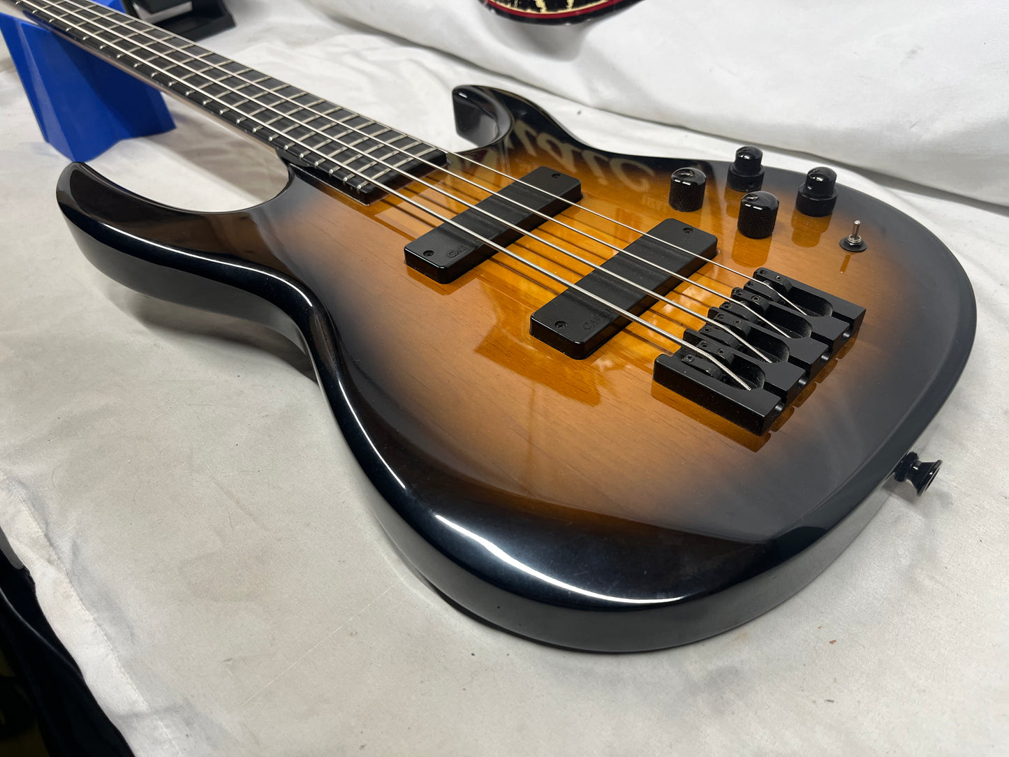 Carvin LB70 4-String Doublecut Electric Bass