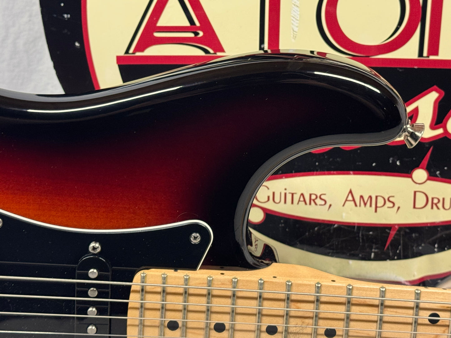 Fender American Standard Stratocaster Guitar with Case 2013 - 3-Color Sunburst / Maple neck
