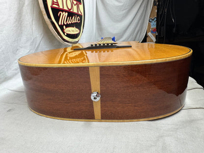 Larrivee 05 Select Series OMV-05 omv05 Single Cutaway Acoustic Guitar with Case -- *Split in Top / Cracks*