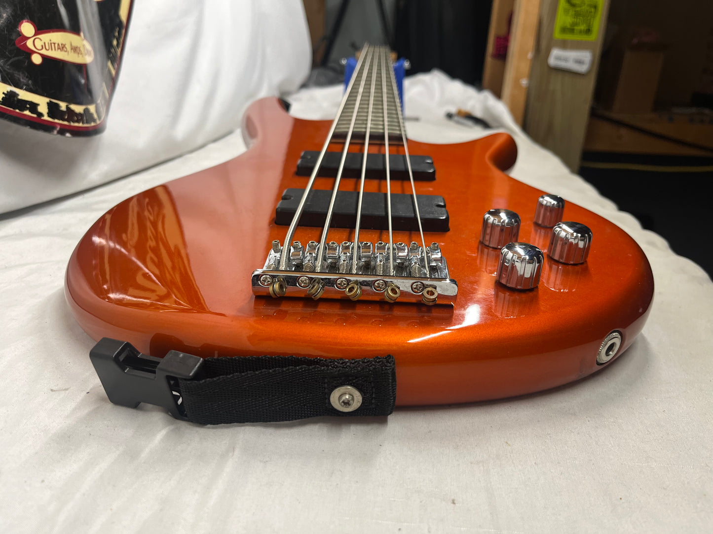Ibanez Soundgear Gio GSR205 5-String Doublecut Electric Bass