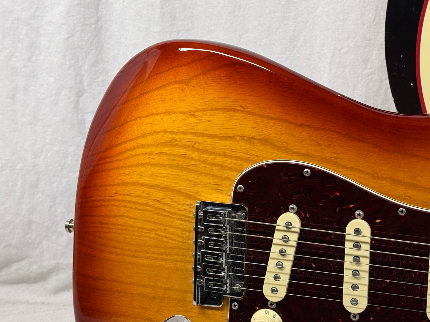Fender American Stratocaster Guitar with Gator Case 2016 - Sienna Sunburst / Maple neck