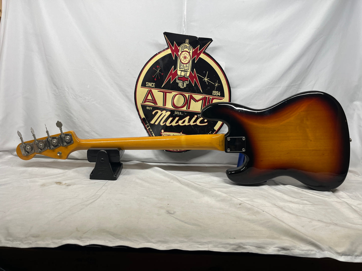 Fender Jaco Pastorius Signature Fretless 4-String Electric Jazz Bass - 3-Color Sunburst