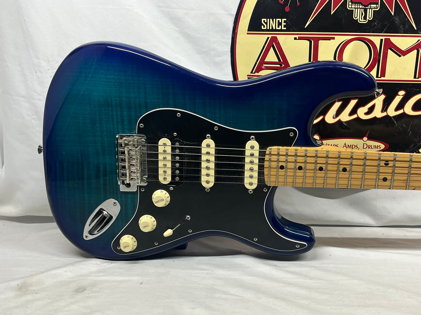 Fender Limited Edition Player Stratocaster HSS Plus Top Electric Guitar MIM - Made in Mexico - Blue Burst