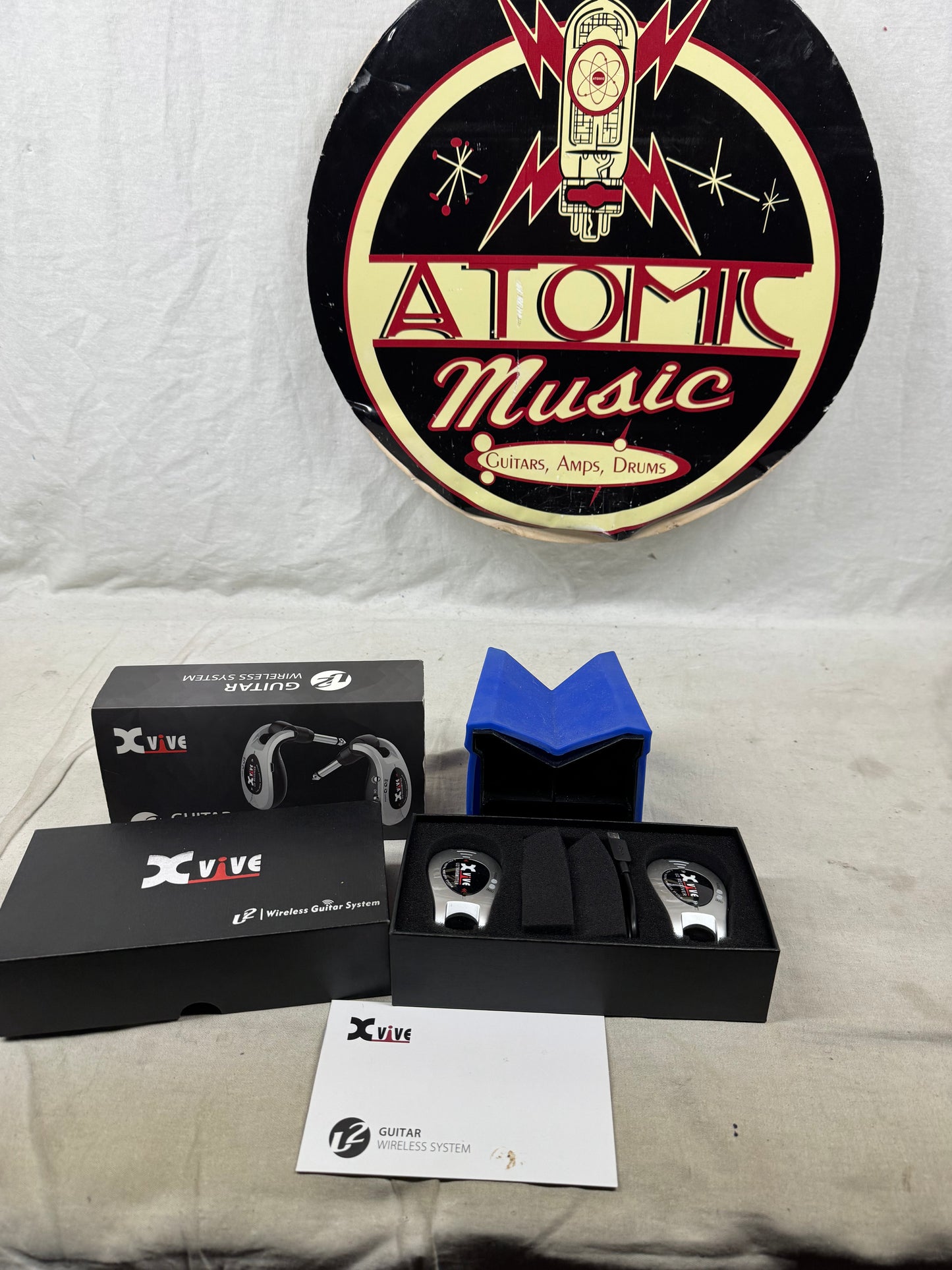 Xvive U2 Guitar Wireless System with Box