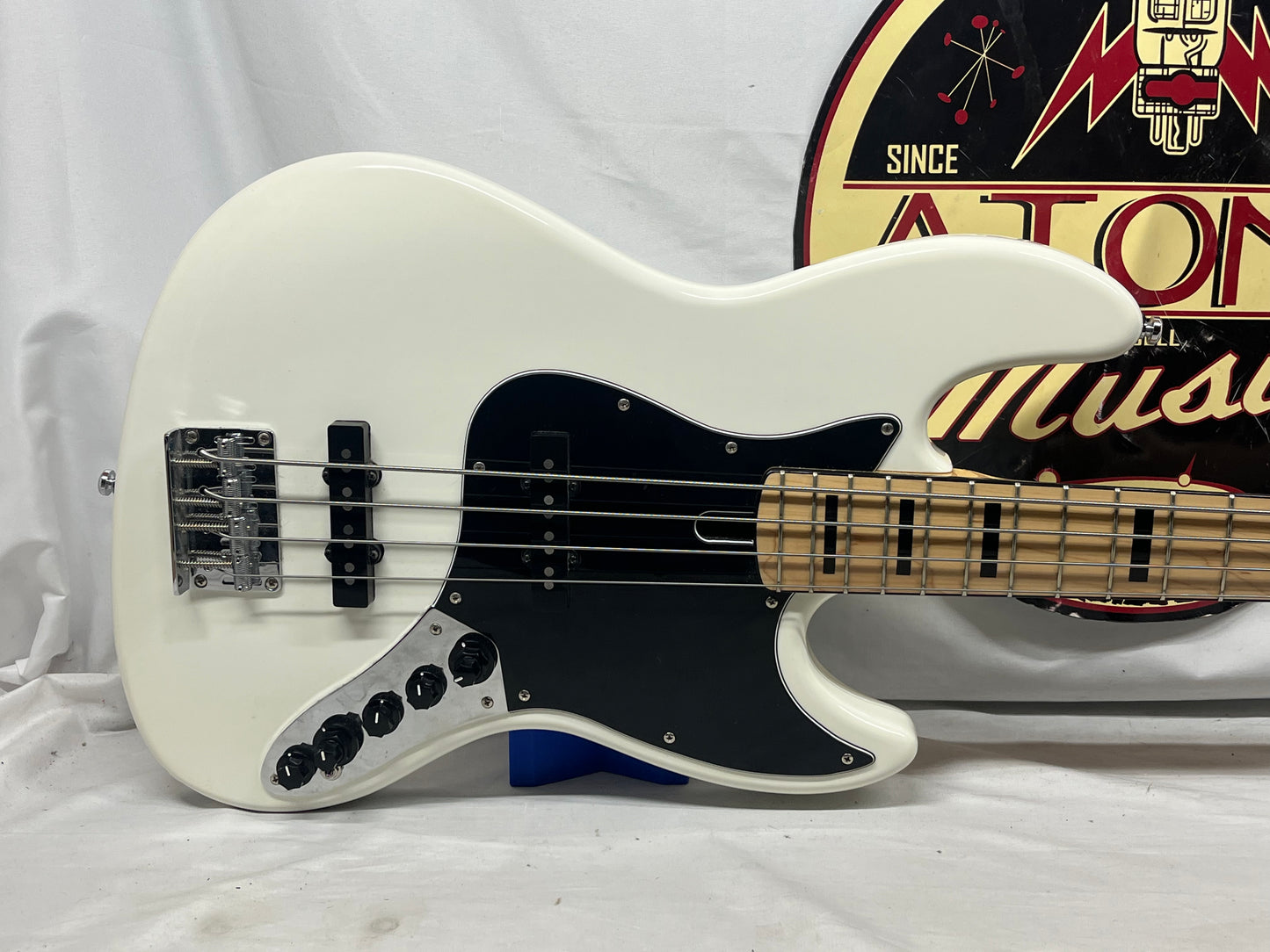Sire Marcus Miller V7 4- String J-Style Electric Bass