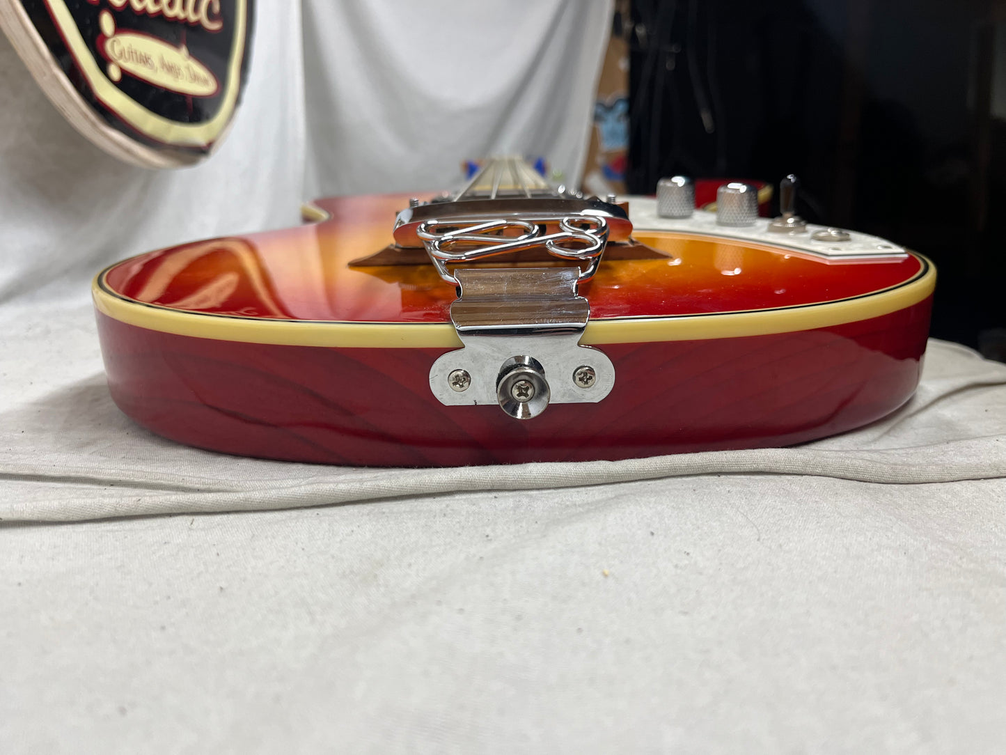 Musicvox Spaceranger Electric 4-String Bass - Sunburst