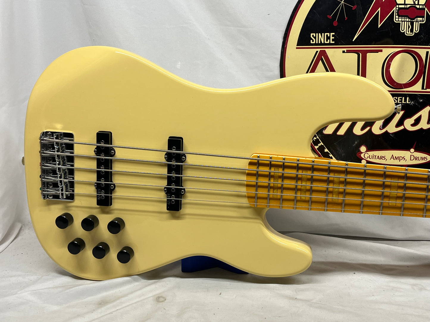 Markbass GV Series GV 5 gv5 Gloxy Val CR MP 5-String Bass with Gig Bag - Cream