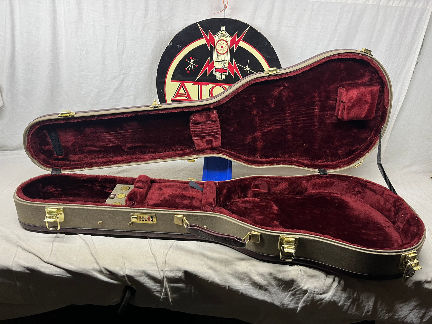 Ameritage AME-40 ame40 Singlecut Guitar Shaped Hard Case
