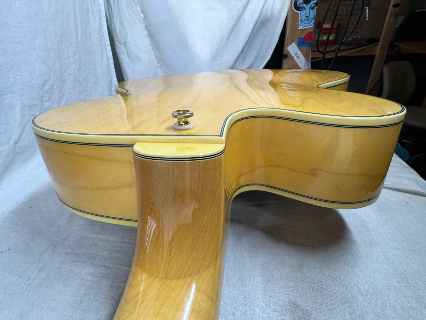 Epiphone Emperor Regent Archtop Hollowbody Guitar 2011