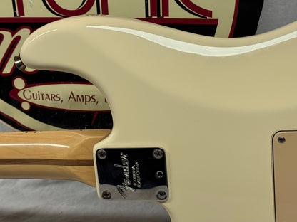 Fender American Standard Stratocaster Guitar with Case 2005 - Olympic White / Maple neck