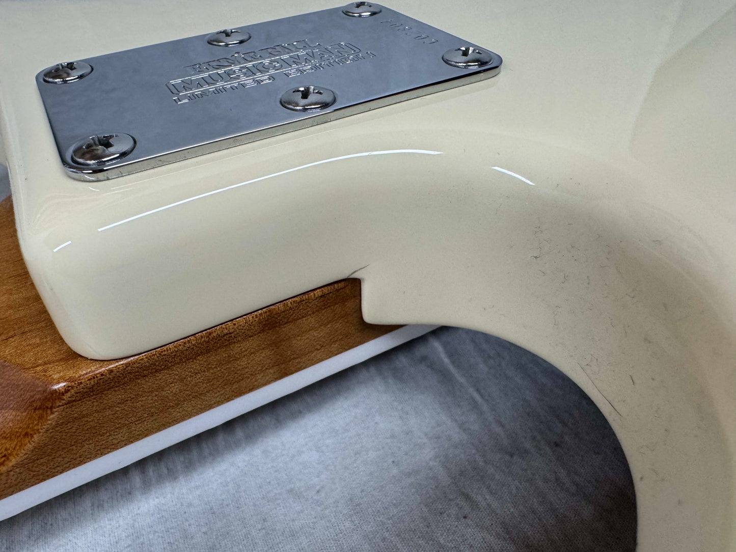 Ernie Ball Music Man 30th Anniversary Stingray sting ray 5 H Bass with Case 2018 - Translucent Buttercream / Roasted maple neck / maple fingerboard