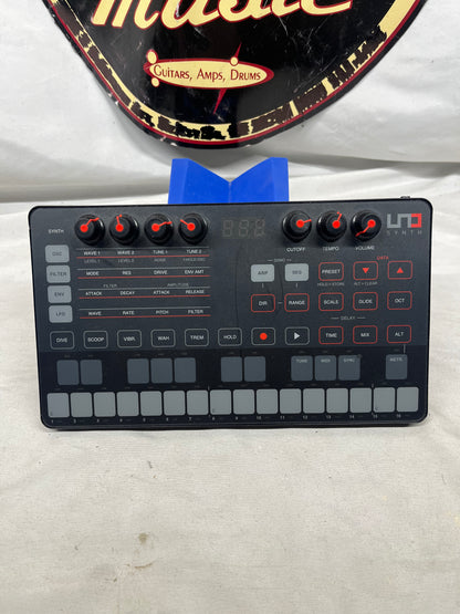 IK Multimedia UNO Analog Synthesizer