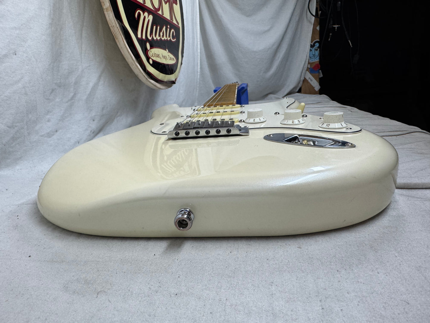 Fender Player Plus Stratocaster Guitar 2022 - Olympic Pearl / Maple neck