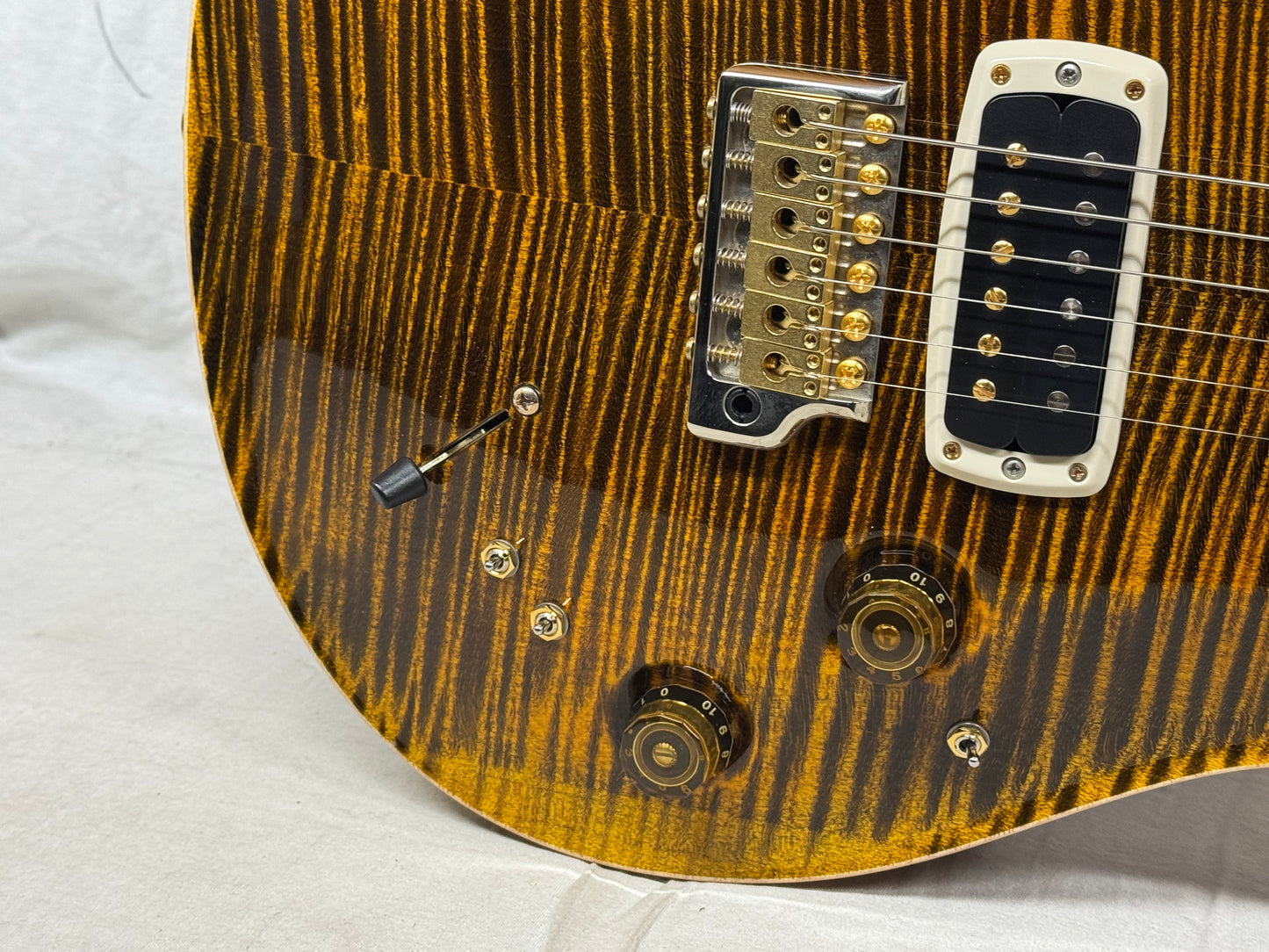 PRS Paul Reed Smith USA Custom Built Wood Library Modern Eagle V 10-Top Guitar with Case 2021 - Yellow Tiger Flame 10 / Brazilian Rosewood