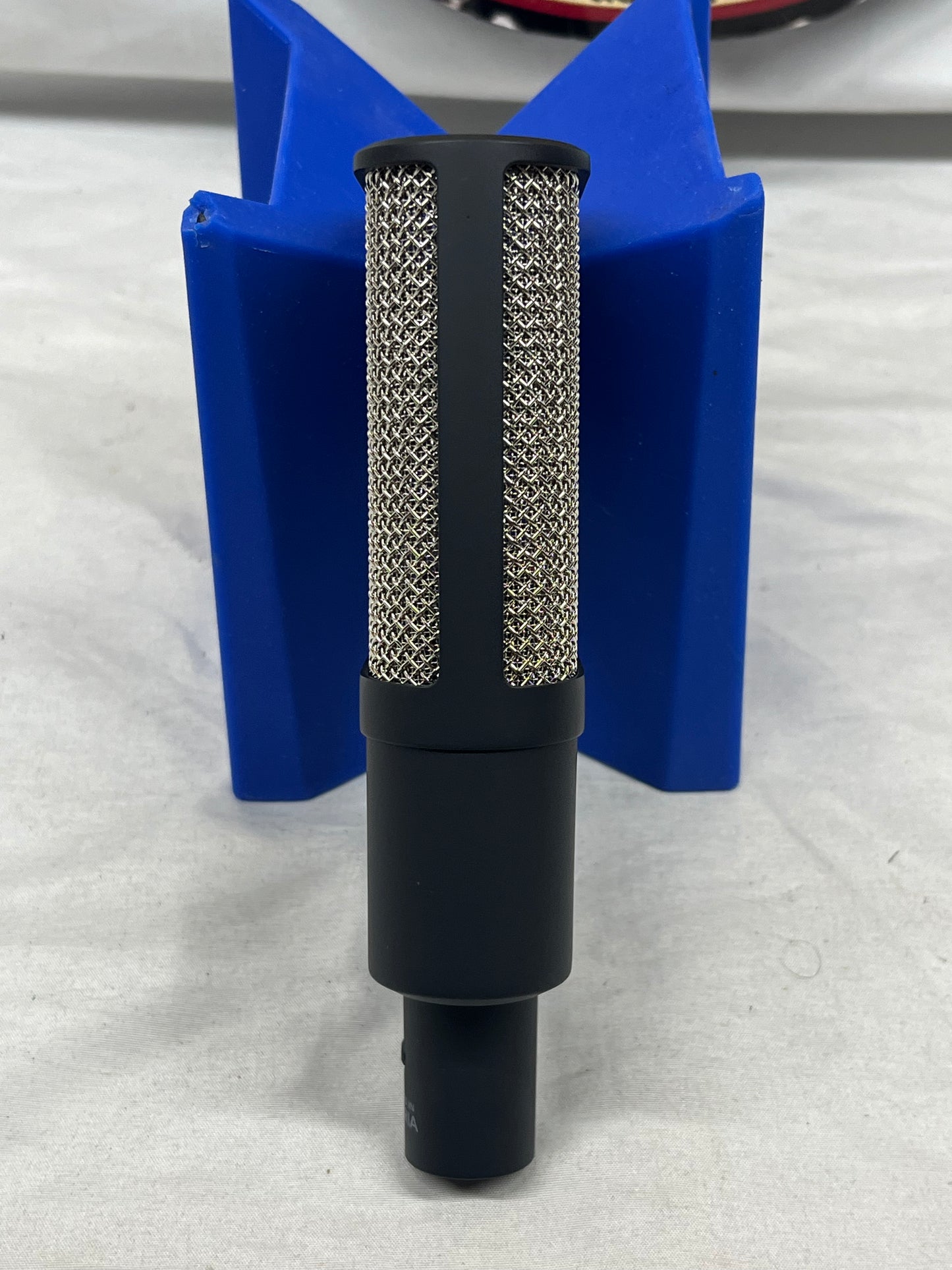 Austrian Audio OC16 Large Diaphragm Cardioid Condenser Microphone with Case and Shock Mount