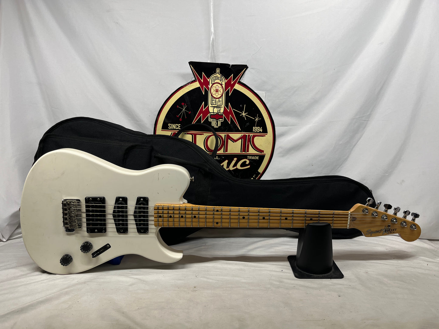 Squier Bullet HSS Singlecut Electric Guitar