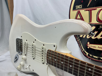 Squier Stratocaster - White