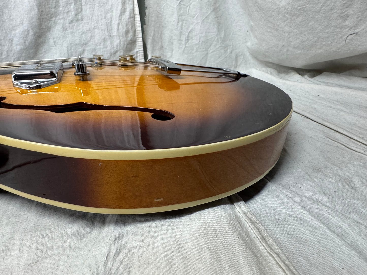 Epiphone Sorento Semi-Hollowbody Guitar with Case Reissue
