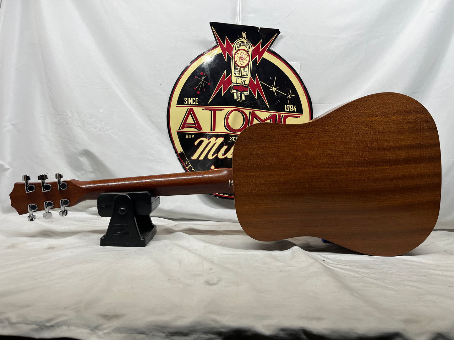 Taylor 305 Baby Taylor Acoustic Guitar with Gig Bag
