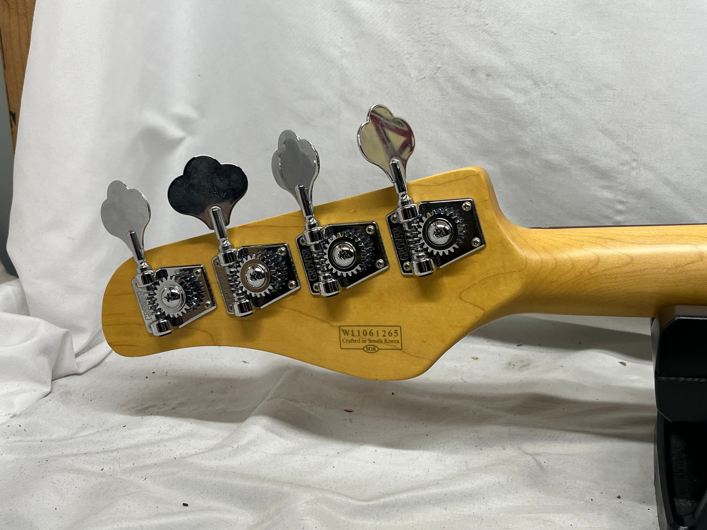 Schecter Model T Diamond Series 4-String Doublecut Electric Bass