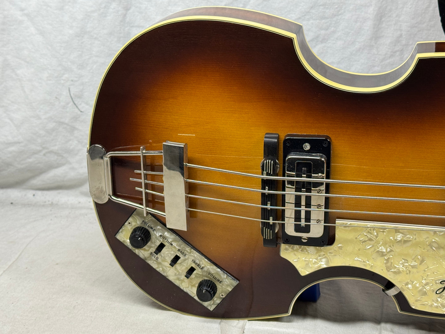 Hofner 500/1 Violin / Beatle 4-string Hollowbody Bass with Case