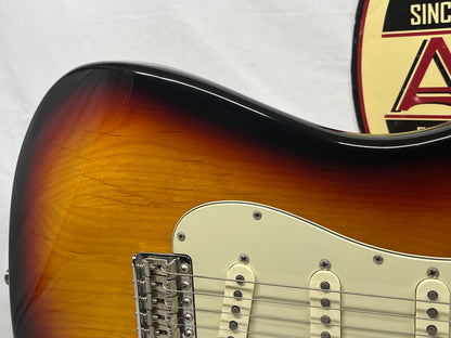 Fender Classic Series '60s Stratocaster strat Electric Guitar - 3-Color Sunburst