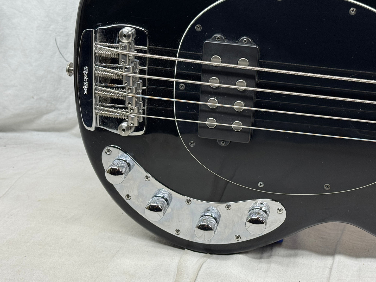 Ernie Ball Music Man Stingray sting ray 3 EQ H 3eq 4-string Bass with Case 2003 - Black / Maple neck