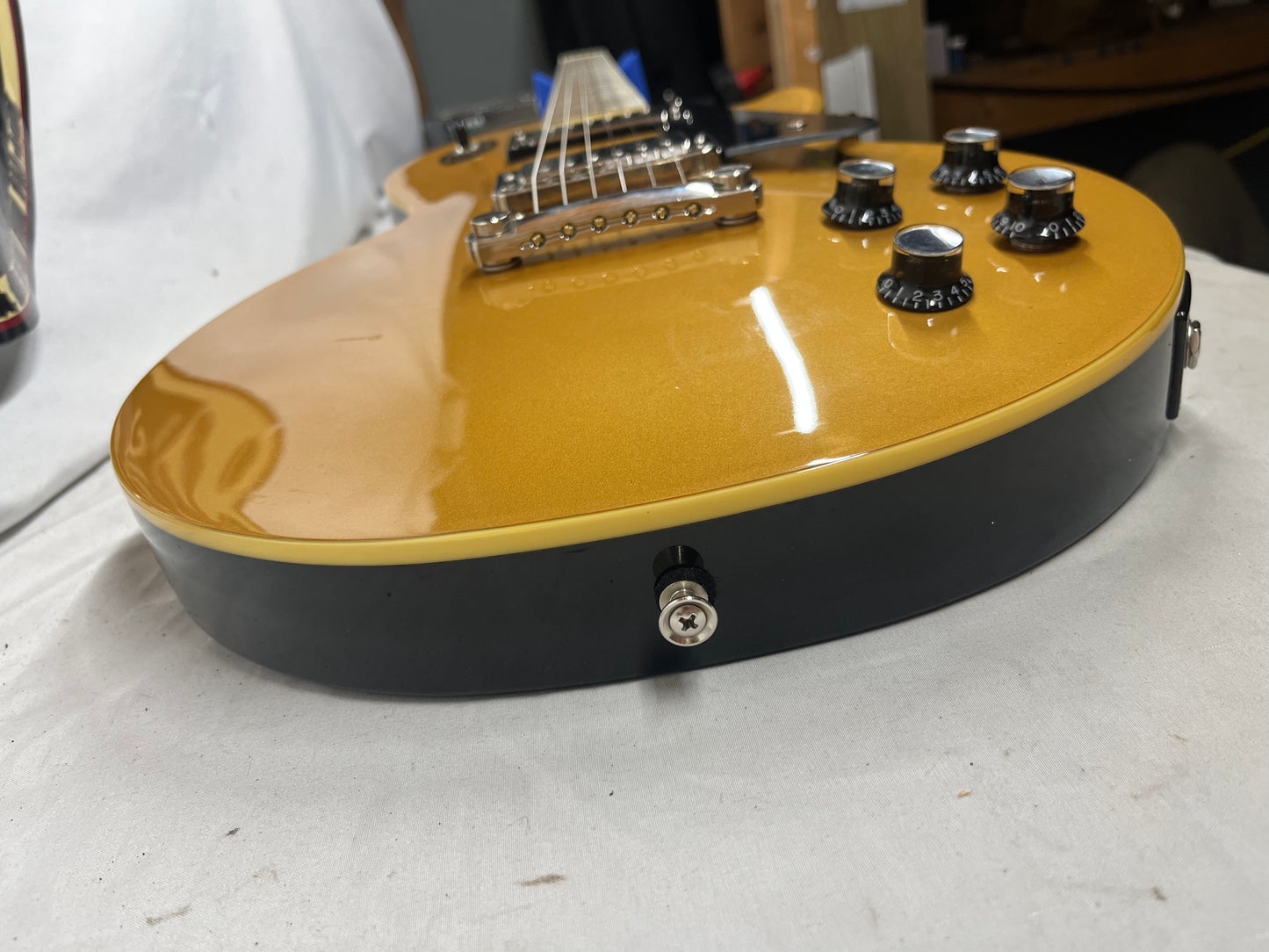 Epiphone Joe Bonamassa Singature Les Paul Singlecut Electric Guitar with Case - Goldtop
