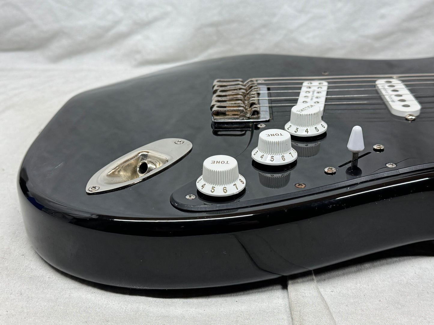 Hamer USA Daytona Guitar S-style with Case - Black / Maple neck