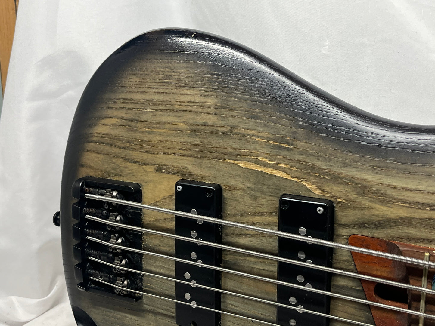 Ibanez Soundgear SR605E 5-String Electric Bass
