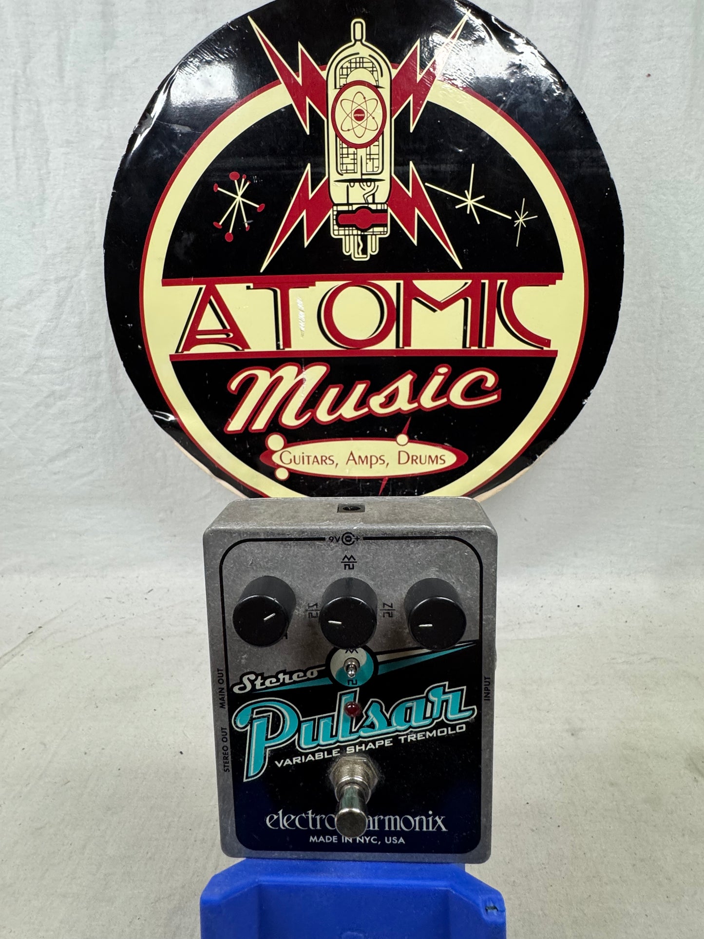 Electro-Harmonix Stereo Pulsar Variable Shape Tremolo Pedal