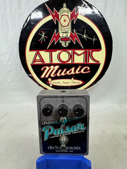 Electro-Harmonix Stereo Pulsar Variable Shape Tremolo Pedal