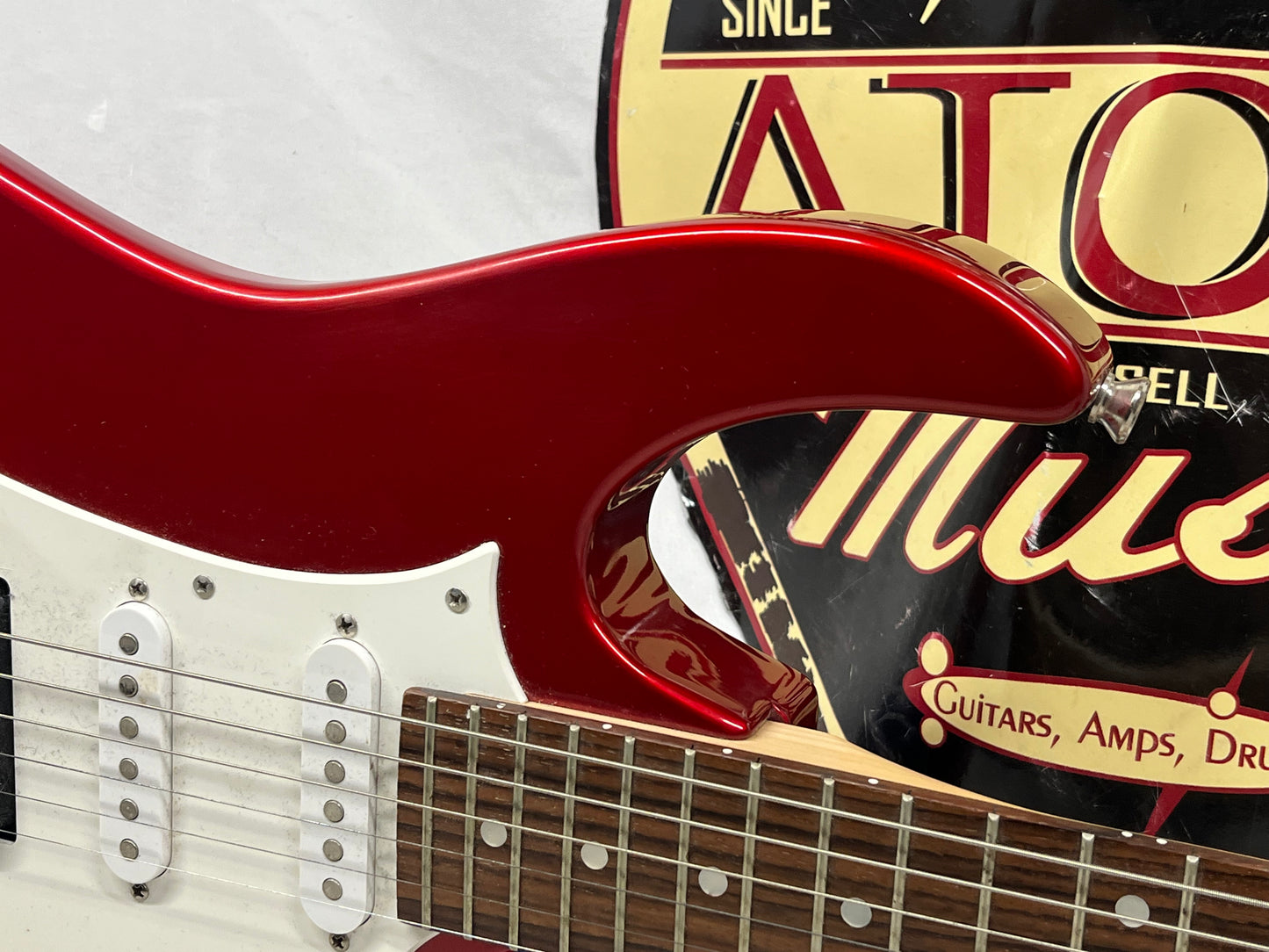 Ibanez Gio GRX40 Doublecut Electric Guitar HSS - Candy Apple Red