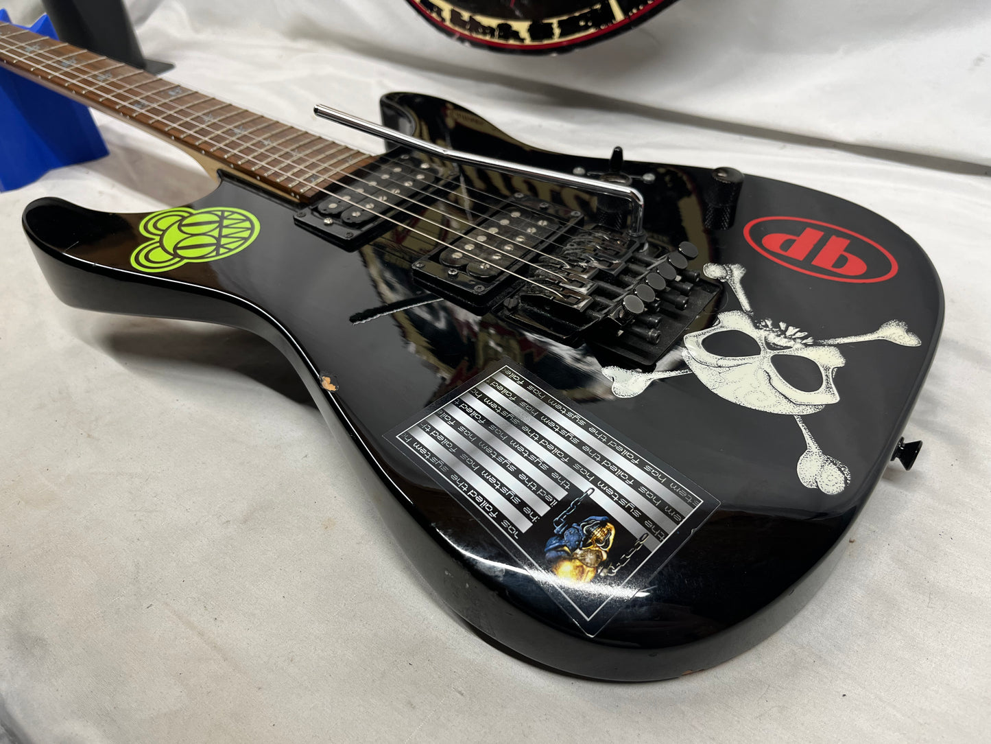 Squier Showmaster Skull & Bones Electric Guitar