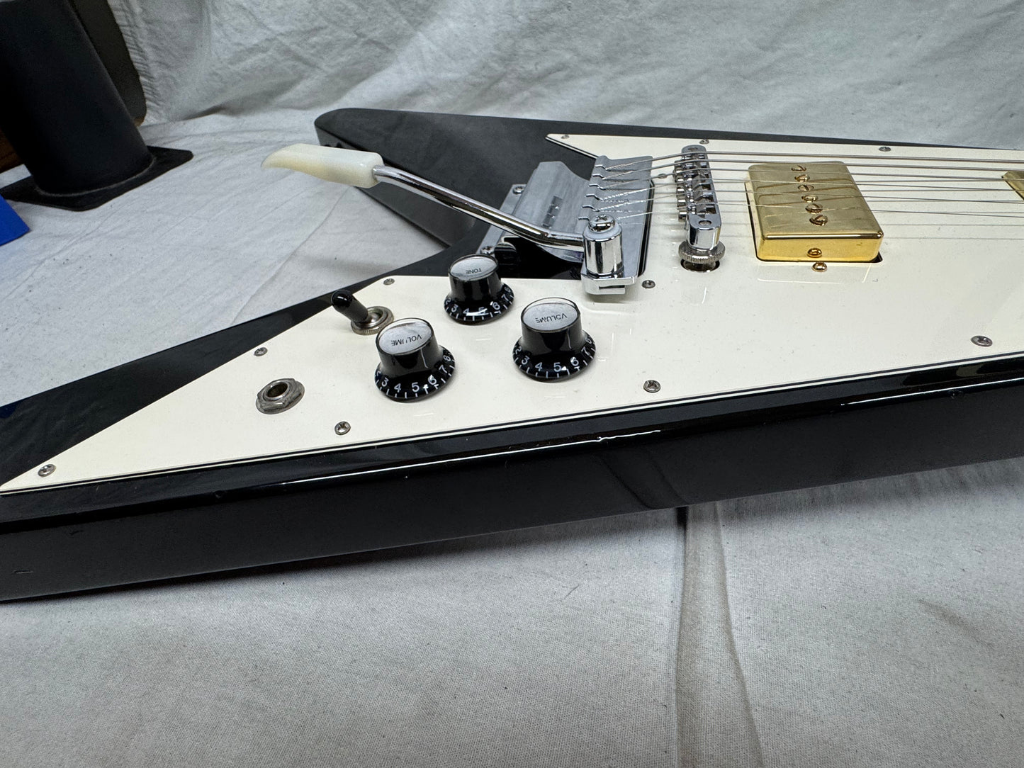 Gibson Flying V Guitar with TKL Case - mods 1993 - Ebony / Black