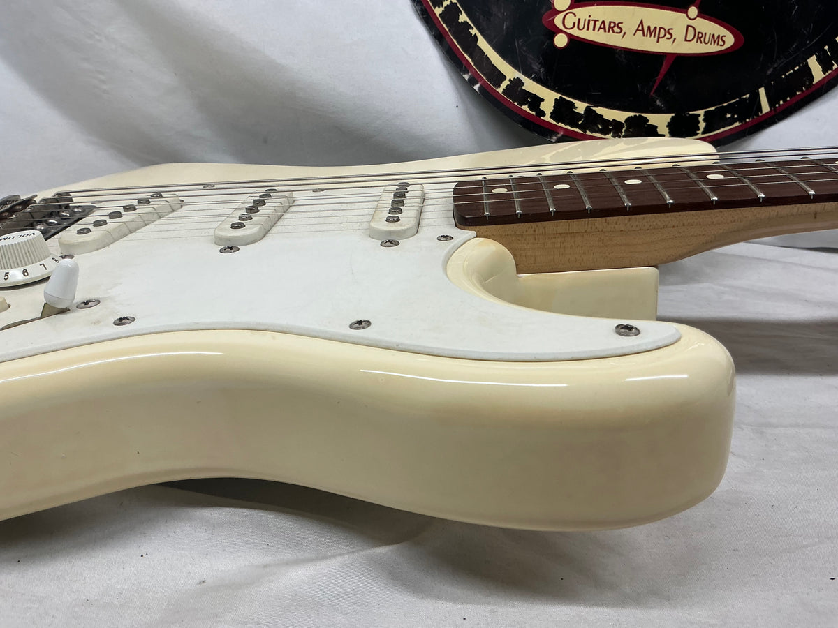 Fender Stratocaster (Squier Series) - White