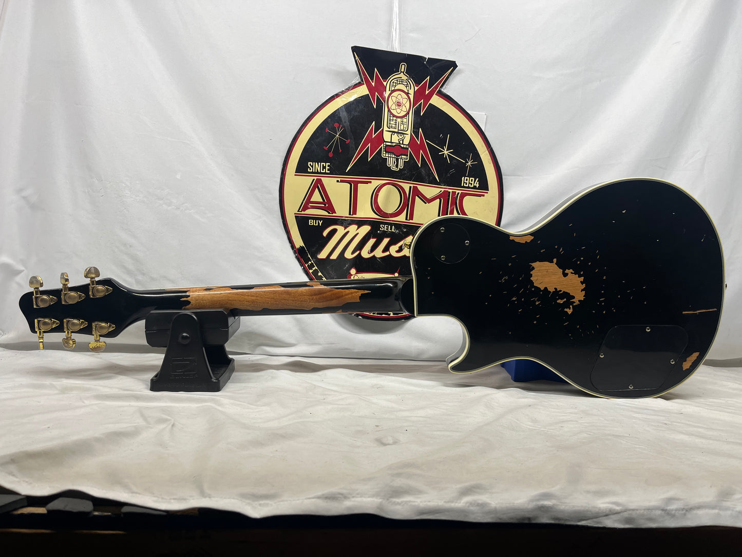 Sawtooth Singlecut LP-Style Electric Guitar - Distressed Black