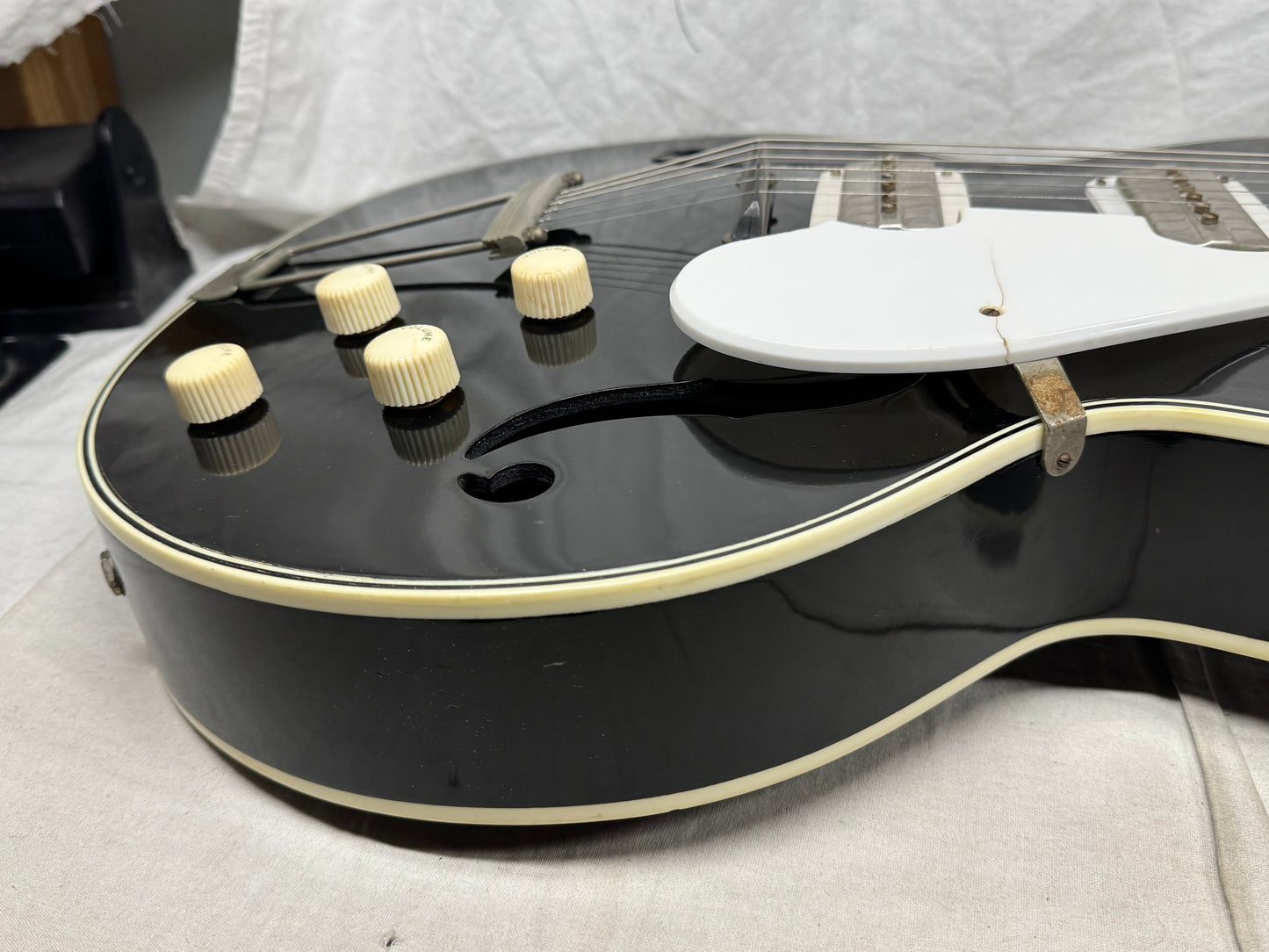 Sears Silvertone H1427 Espanada Archtop Hollowbody Guitar with Case 1965